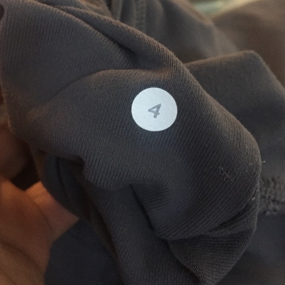 Lululemon crops - Picture 4 of 4
